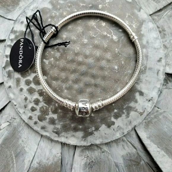 Pandora - Picture 3 of 6